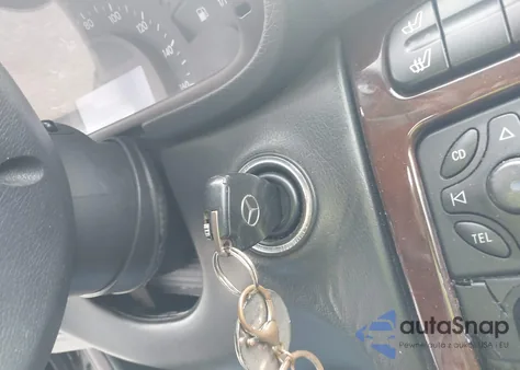 2002 Mercedes-Benz C 320 z USA, uszkodzony, nr VIN WDBRF64J72E009116